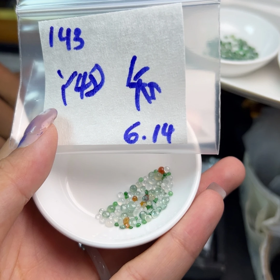 【闪购商品】定制翡翠未镶嵌知***乐翡翠