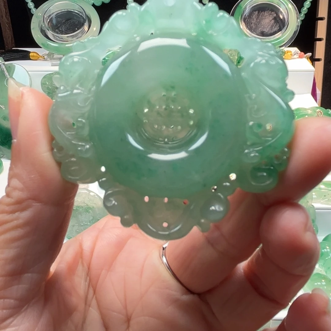 石英质玉吊坠(不含链)合金