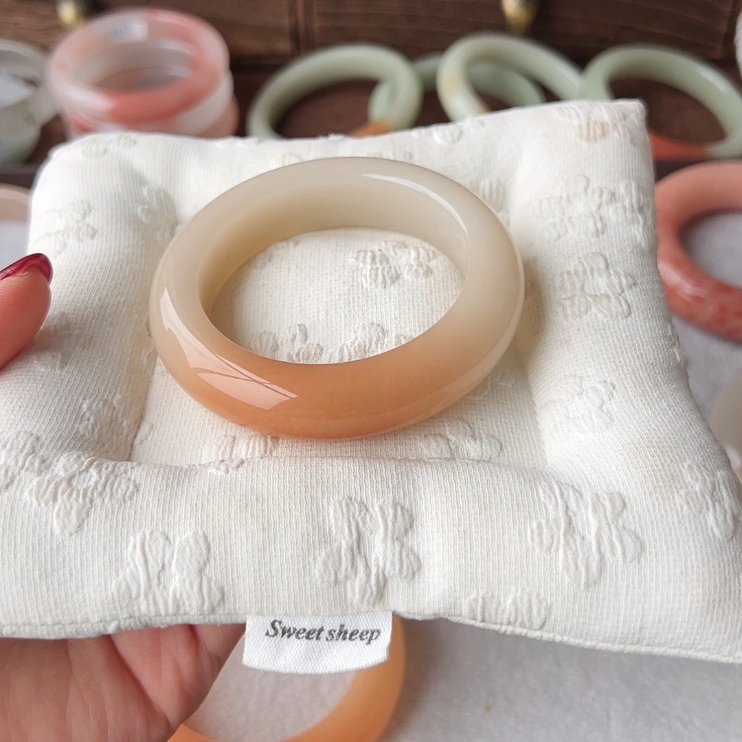 a***e石英质玉未镶嵌手镯