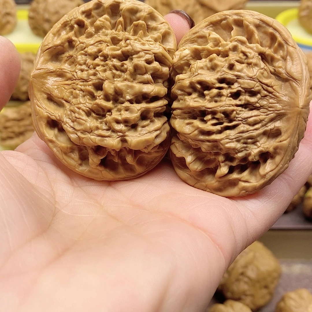 文玩核桃吊坠蛇王52全品