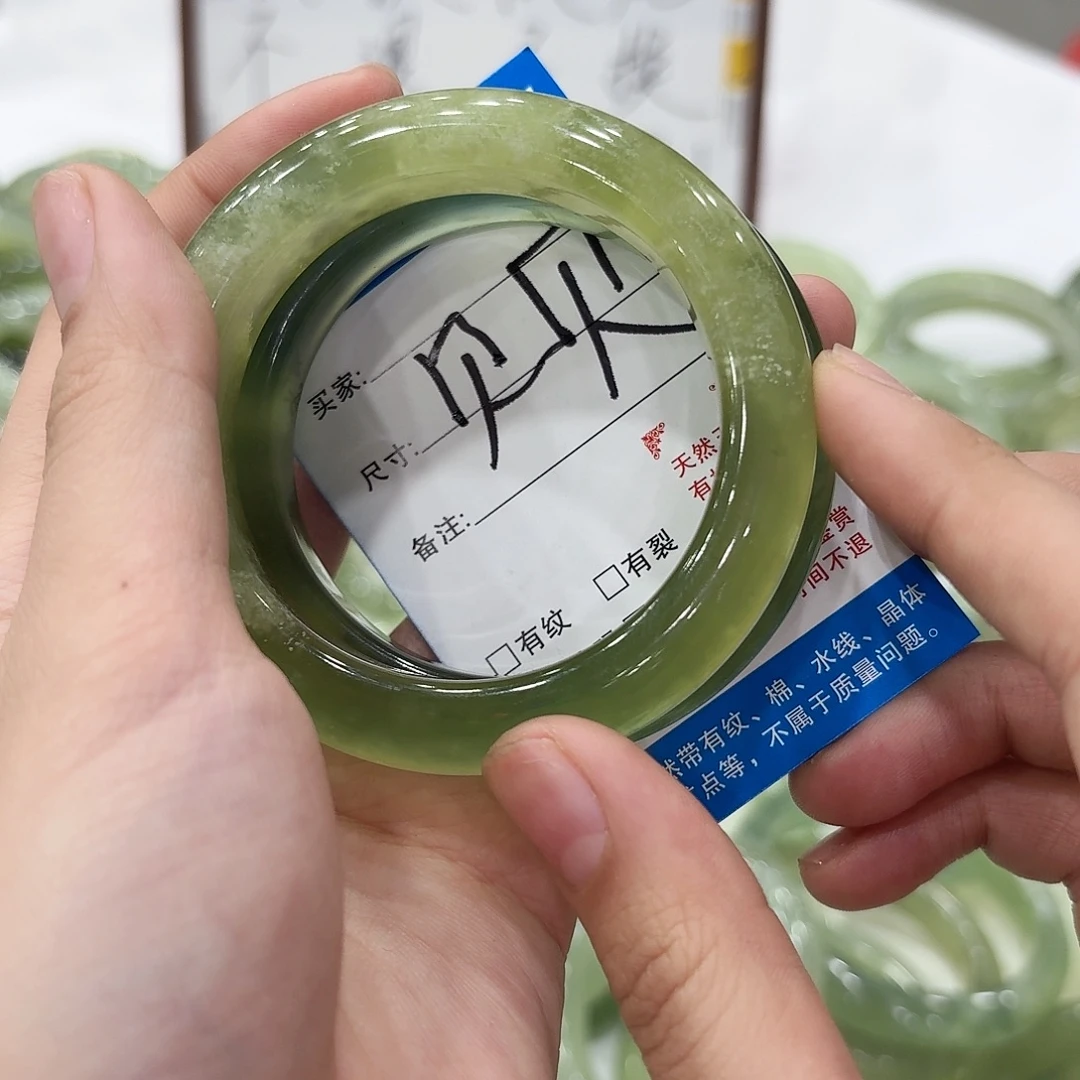 贝***贝蛇纹石玉未镶嵌手镯