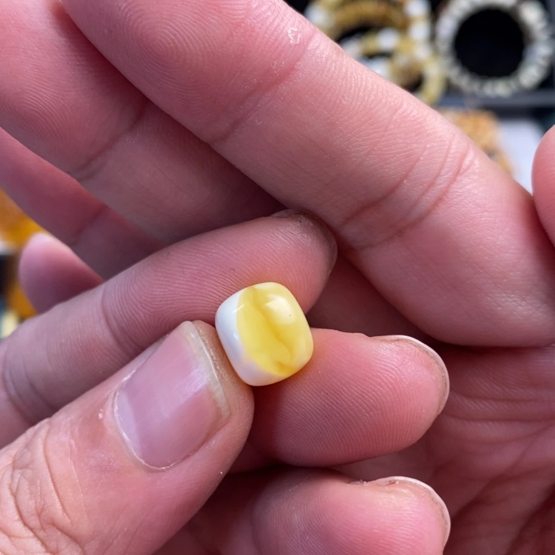 蜜蜡未镶嵌裸石11.8mm金瓷白