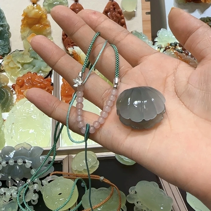 蛇纹石玉未镶嵌吊坠