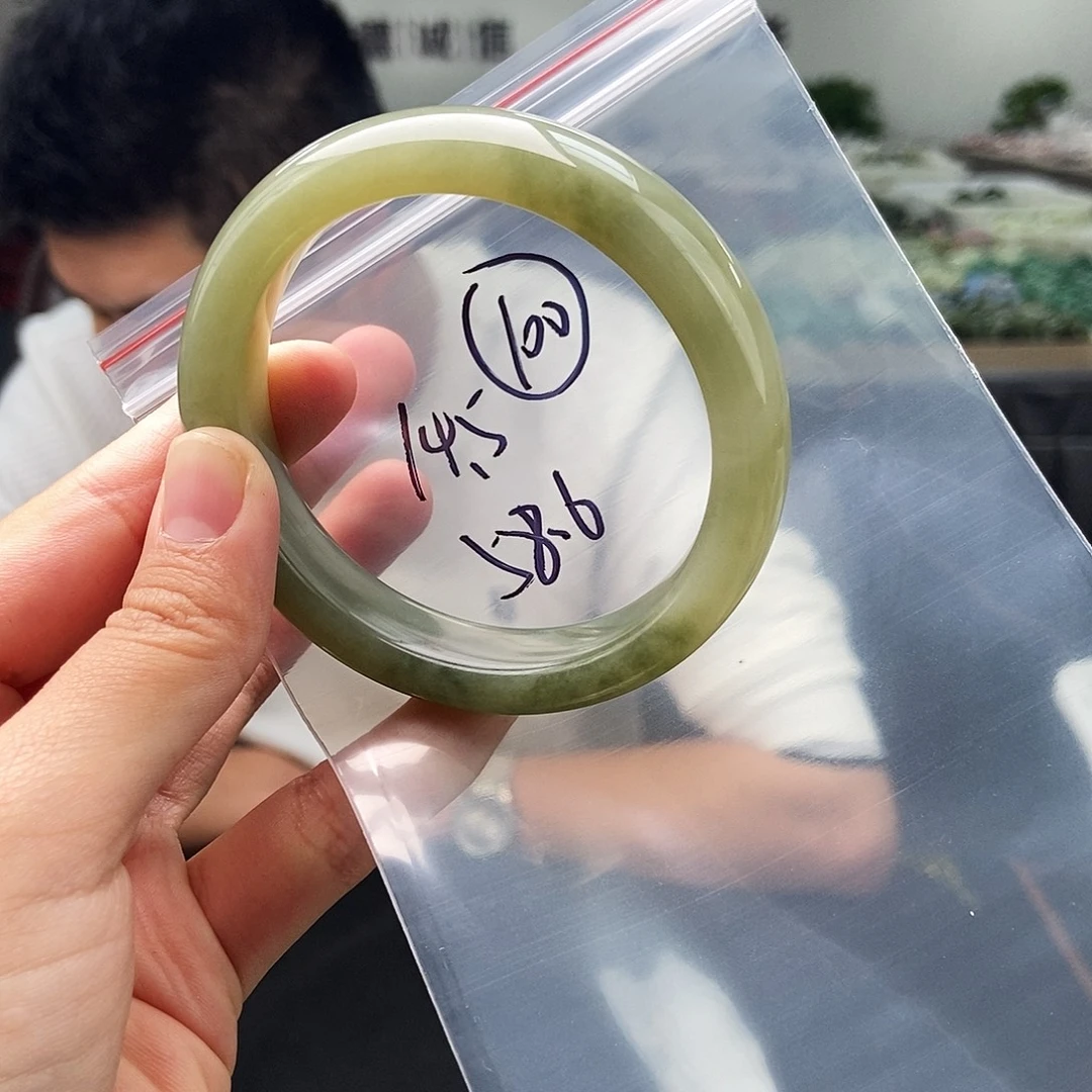 和田玉未镶嵌手镯拍一发一