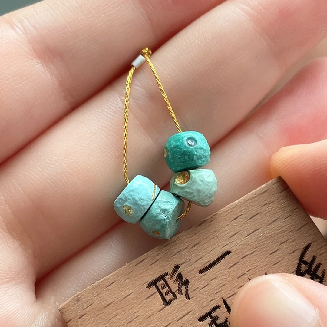 未镶嵌绿松石颈饰