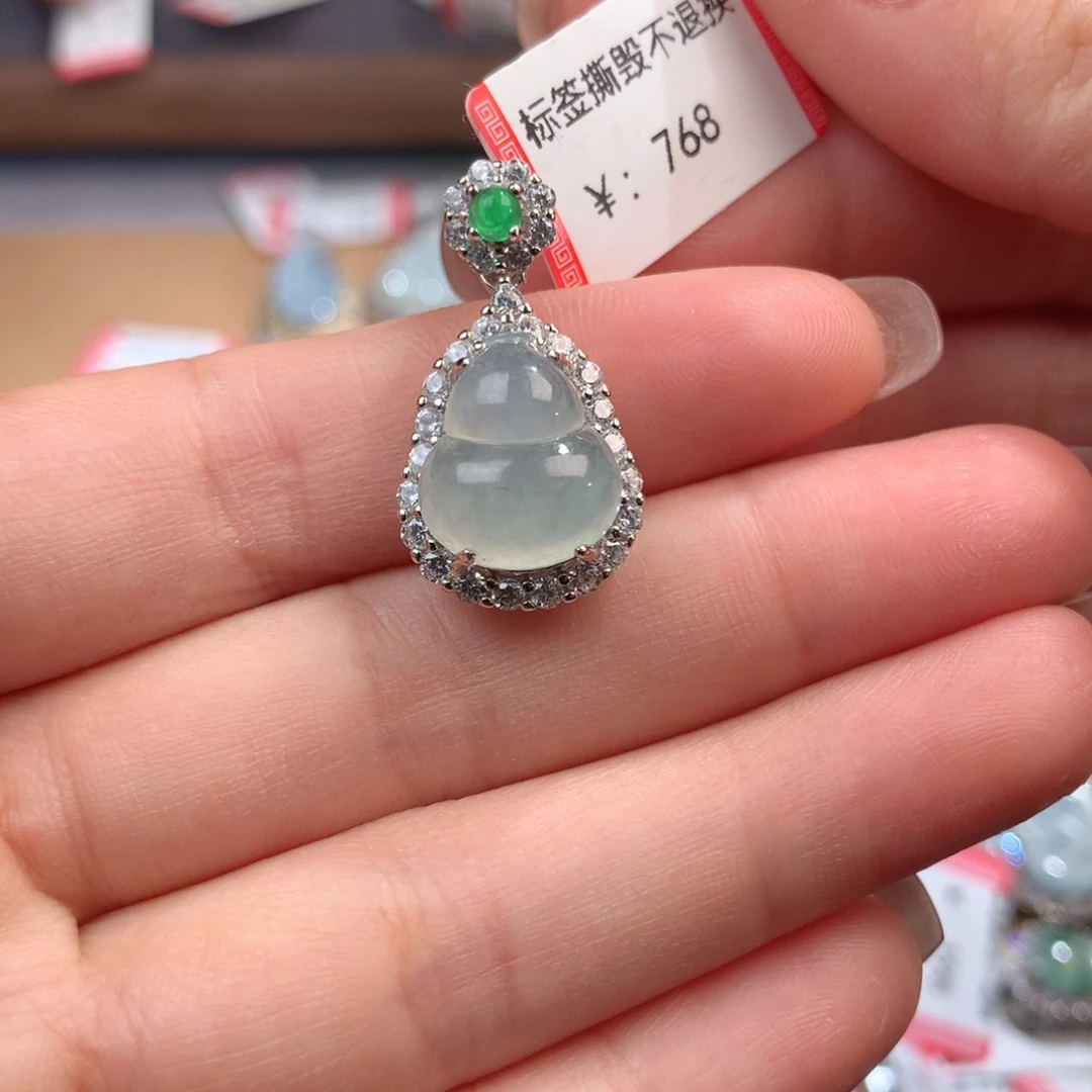 翡翠挂件未镶嵌葫芦