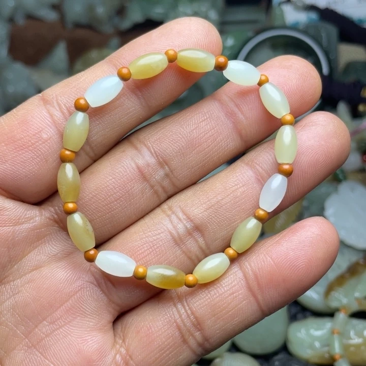 R***b和田玉未镶嵌手链