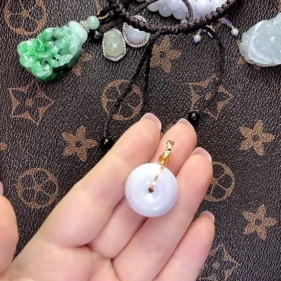 翡翠未镶嵌挂件面包