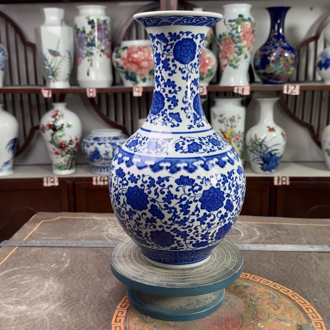 摆件景德镇陶瓷缠枝