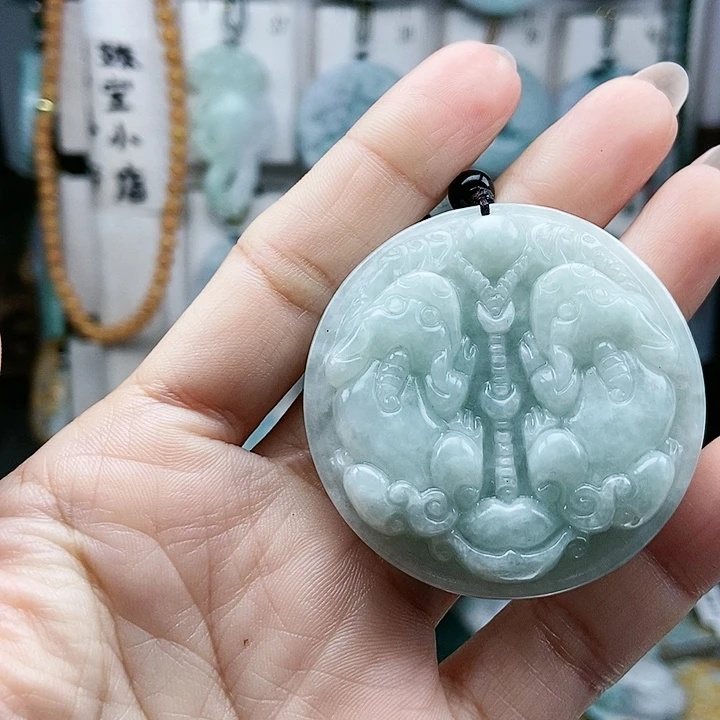 颈饰足铂镶嵌翡翠翡翠