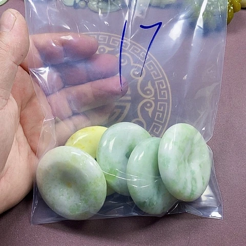 未镶嵌蛇纹石玉颈饰幸*星
