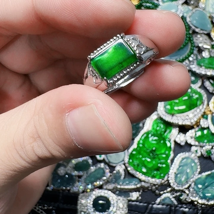 翡翠未镶嵌颈饰天然Ａ货翡翠放漏