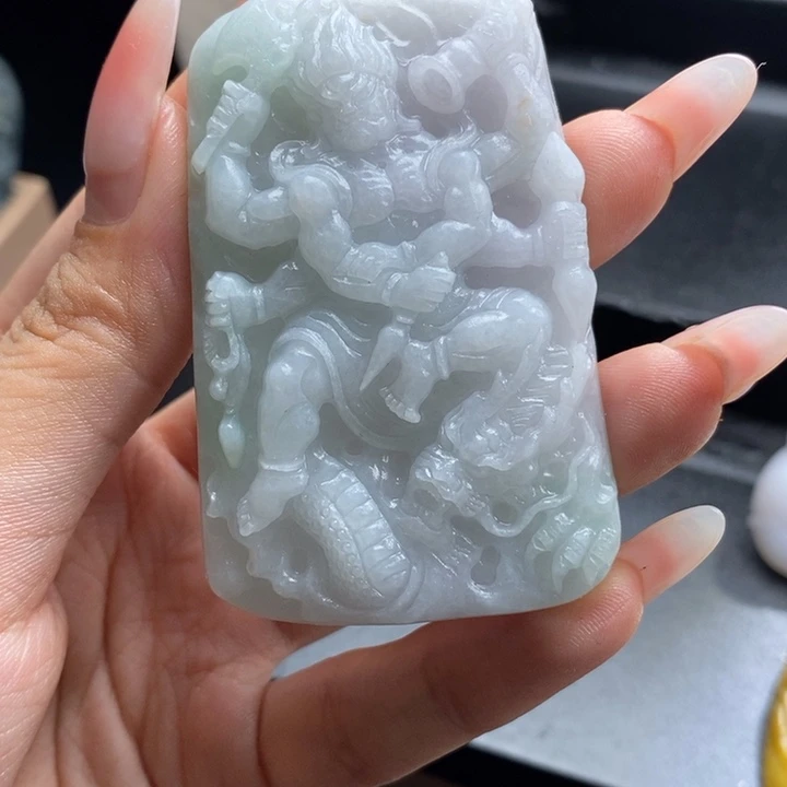 未镶嵌定制翡翠六臂不动