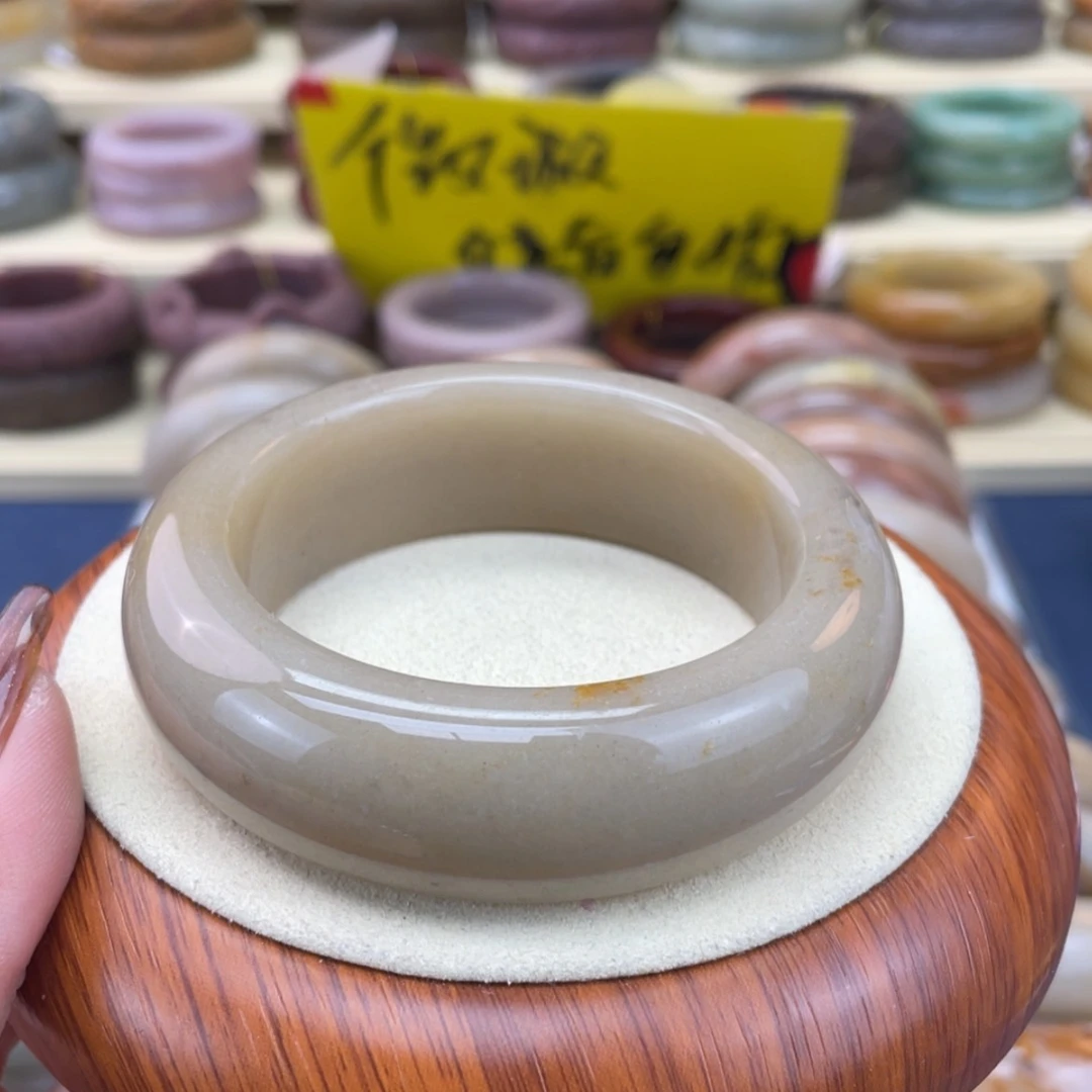 【闪购商品】石英质玉手镯未镶嵌