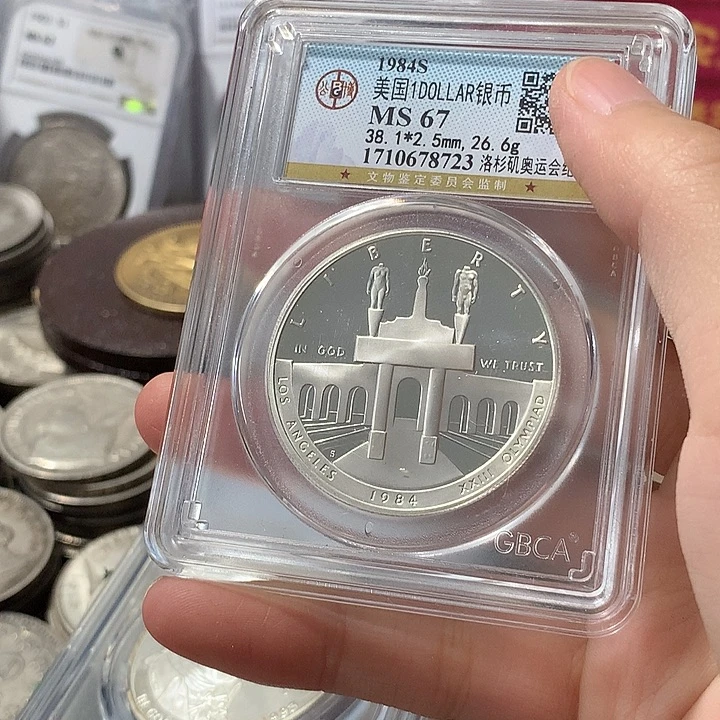 用***4银Ag900美国一美元银币