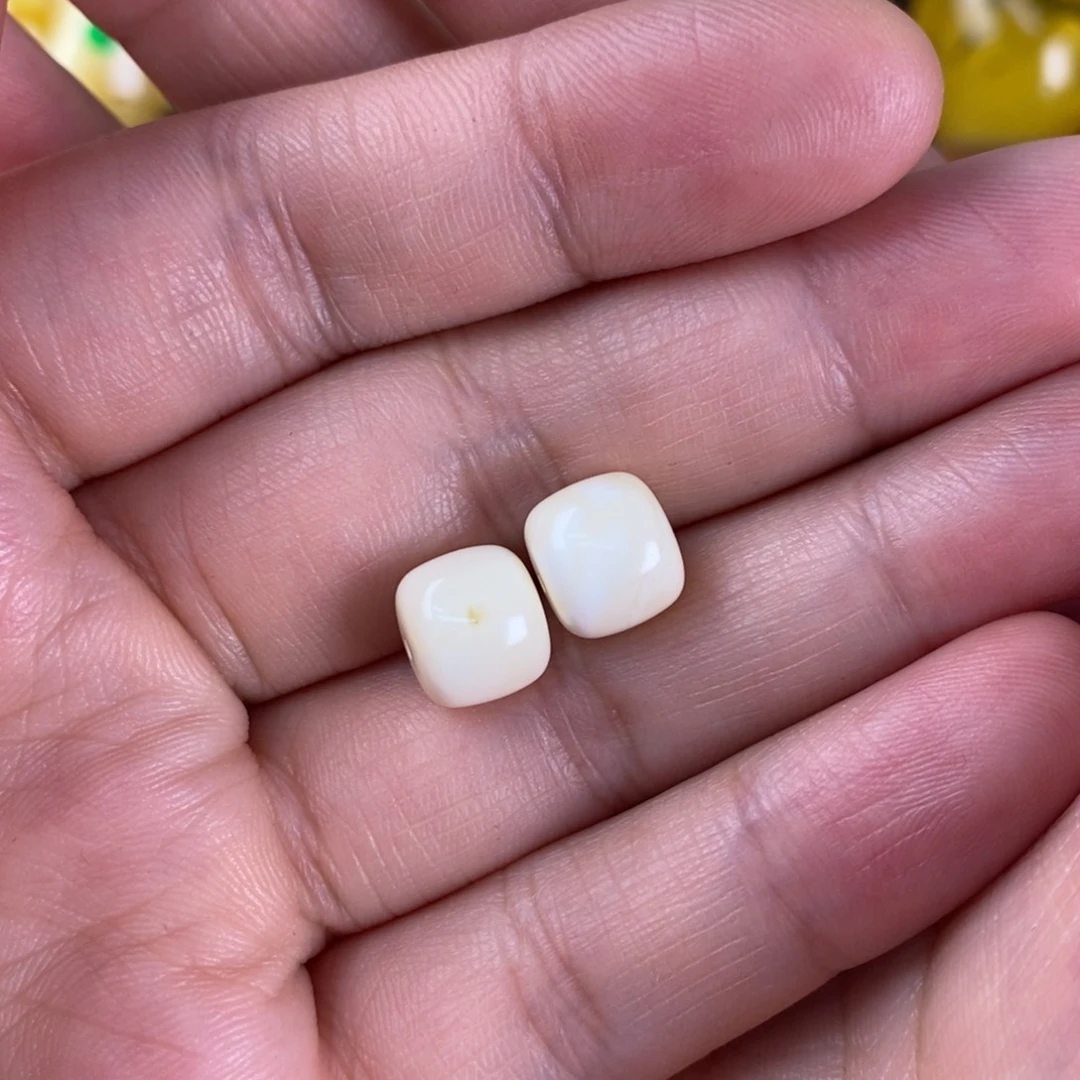 蜜蜡裸石未镶嵌斯**特蜜蜡