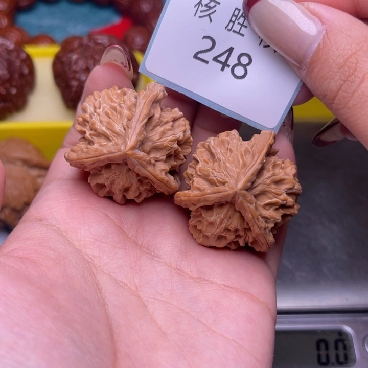 文玩核桃把件盘山三棱34.248