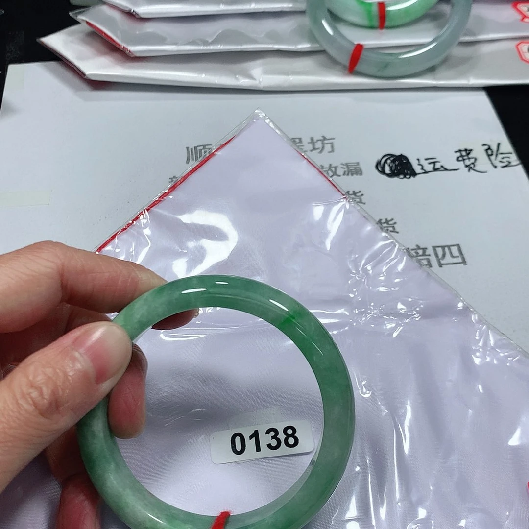 翡翠手镯未镶嵌天然缅甸A货翡翠手镯