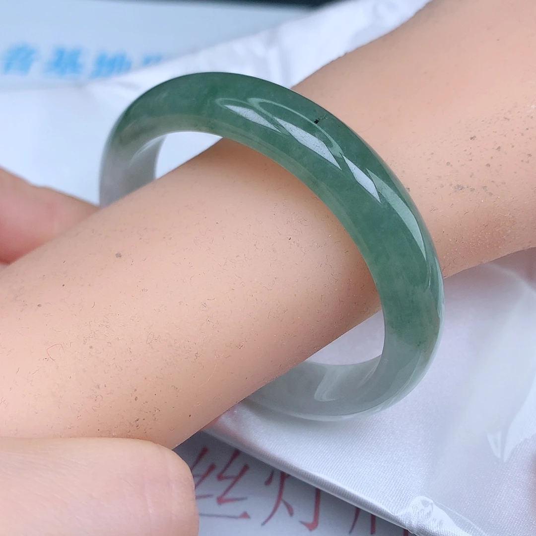 翡翠手镯未镶嵌天然