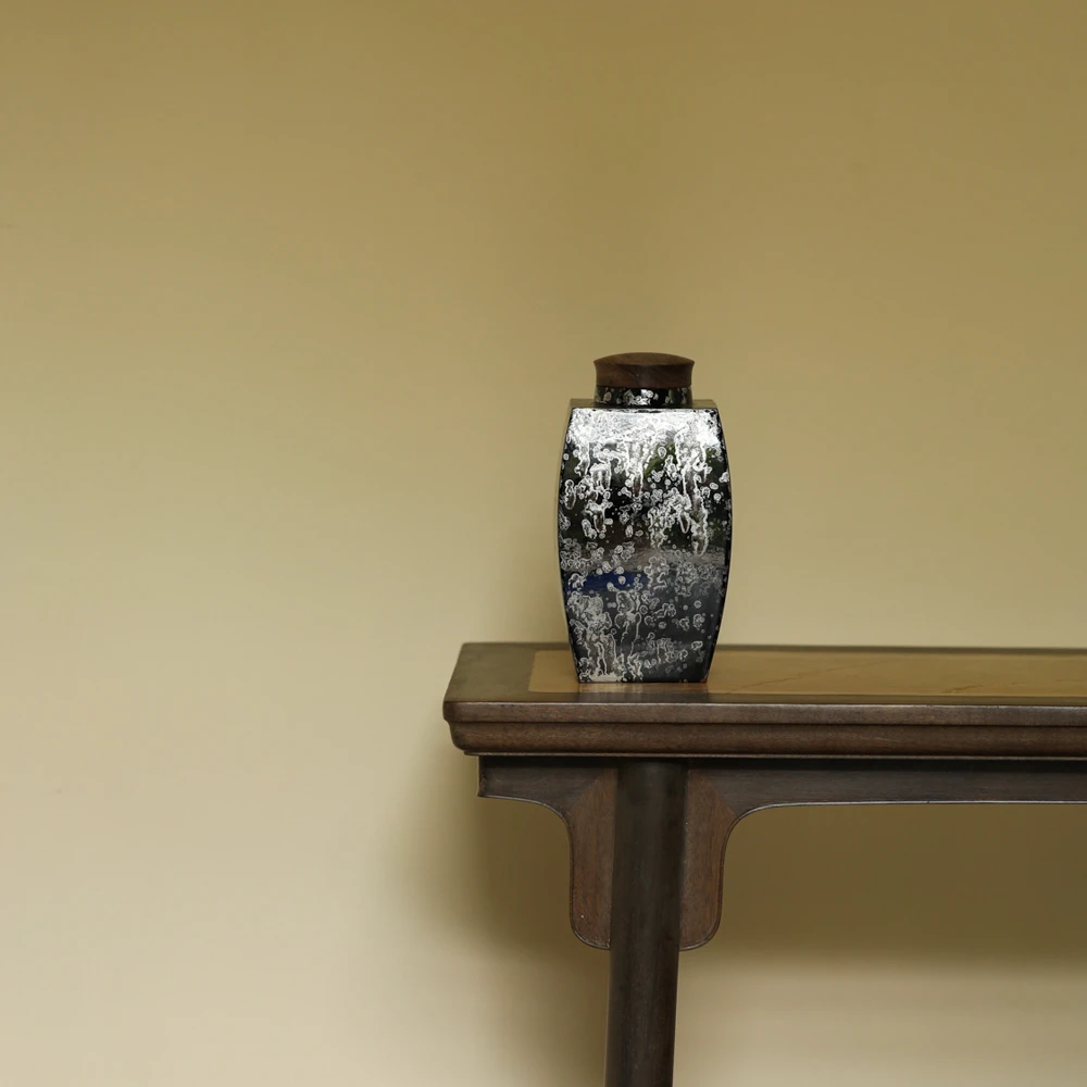 集物华竞拍 I  紫砂茶叶罐装饰大漆 长9.5cm宽9m高18cm(含盖)
