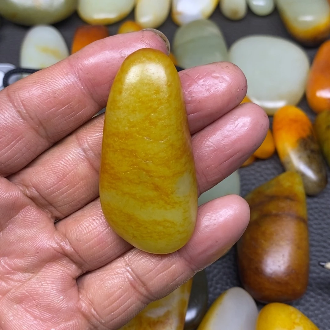 和田玉（糖玉）挂件未镶嵌魏*彪