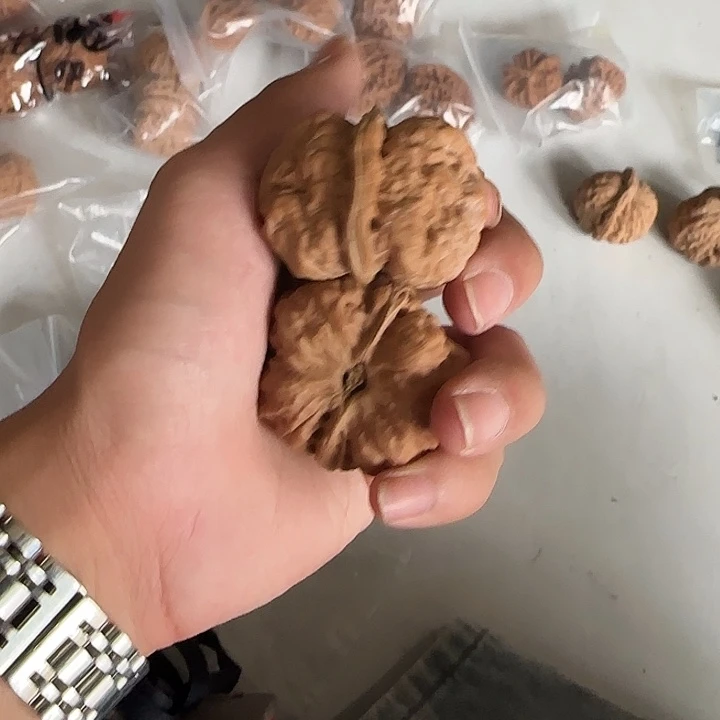 憶***。把件文玩核桃蛤蟆头
