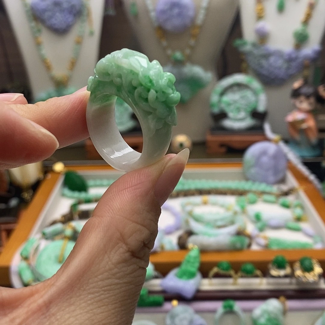 翡翠未镶嵌颈饰戒指22