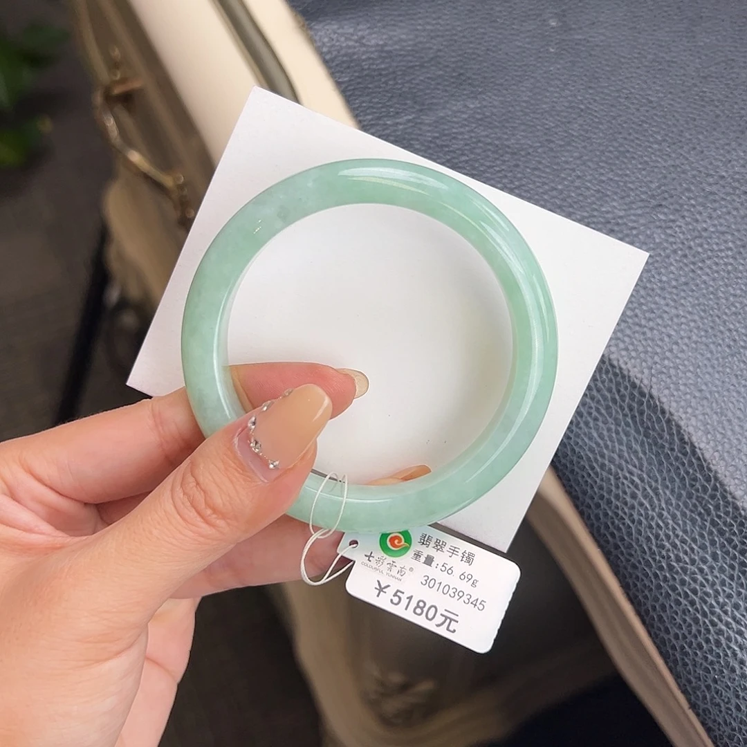 翡翠未镶嵌手镯57.7果绿