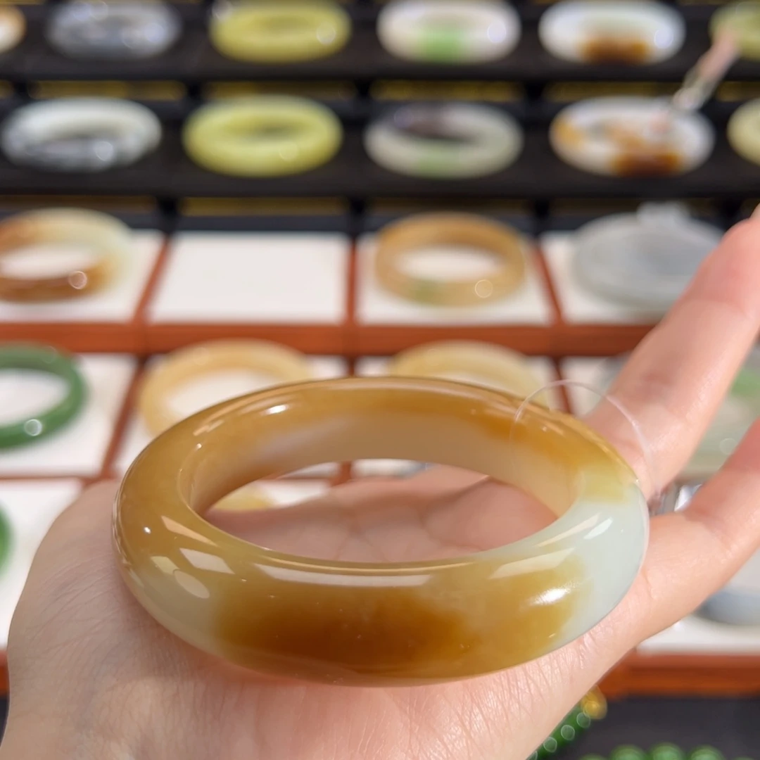 和田玉（糖玉）未镶嵌手镯奶盖金红糖