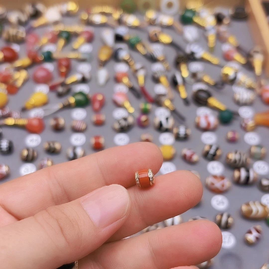 贤***某玛瑙/玉髓隔珠未镶嵌