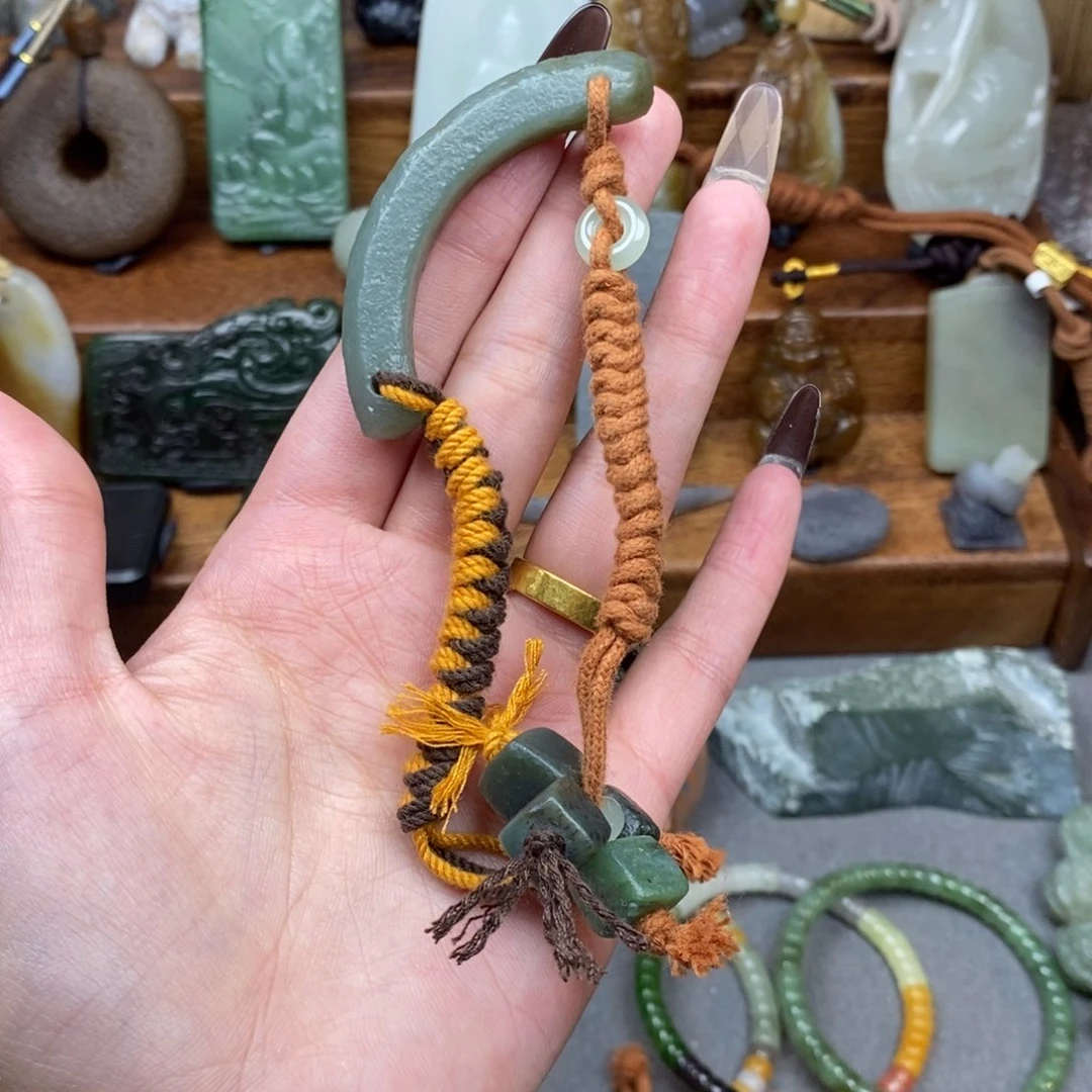 和田玉颈饰未镶嵌万****?