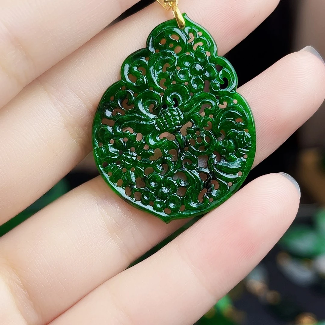 颈饰18K金镶嵌翡翠多样性