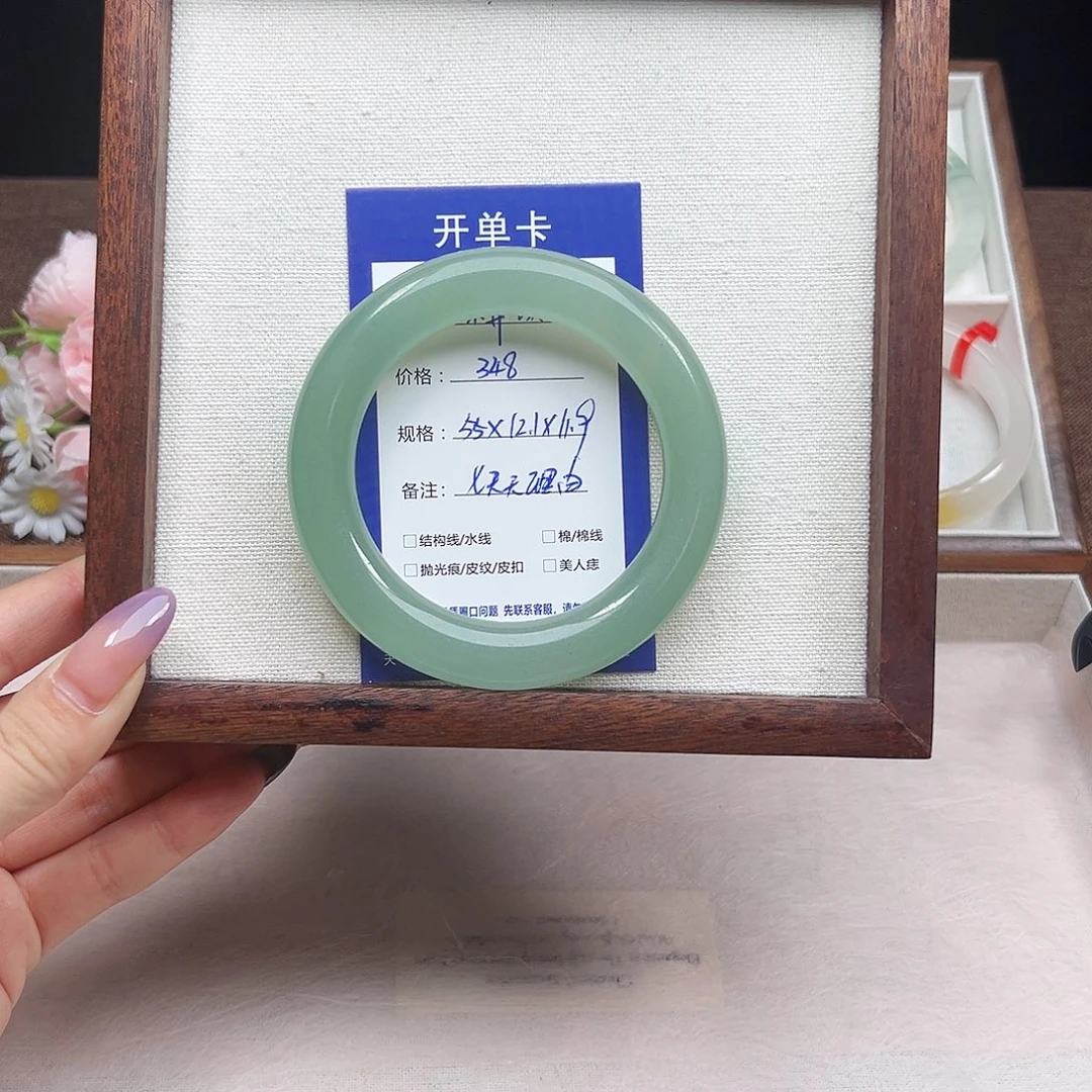 *****未镶嵌手镯石英质玉