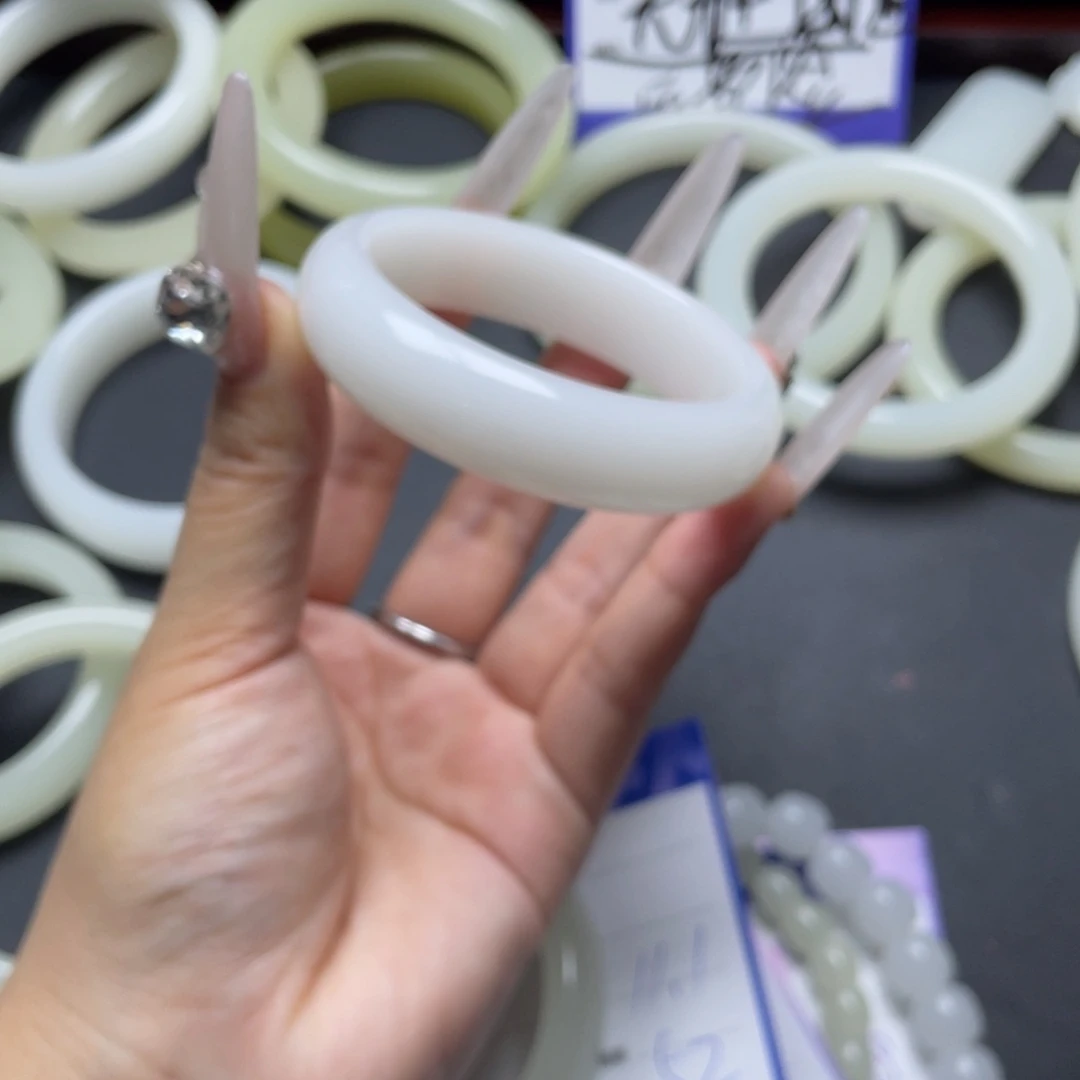 露***娜52圈口轮胎羊脂白