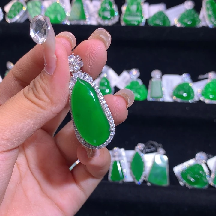 【闪购商品】颈饰银S925镶嵌翡翠天然翡翠