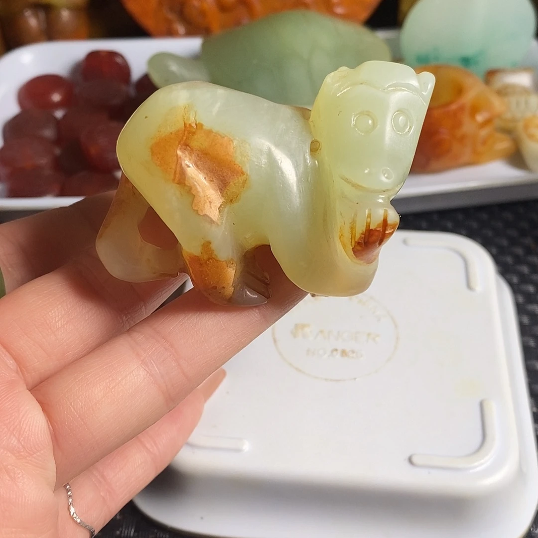 岫岩老玉（透闪石质玉）未镶嵌珠宝奇石