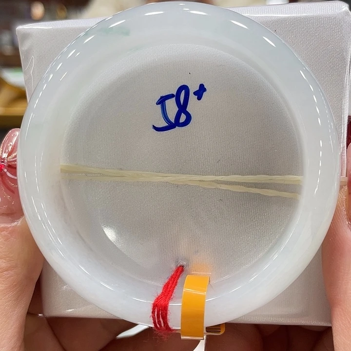 翡翠手镯未镶嵌翡翠