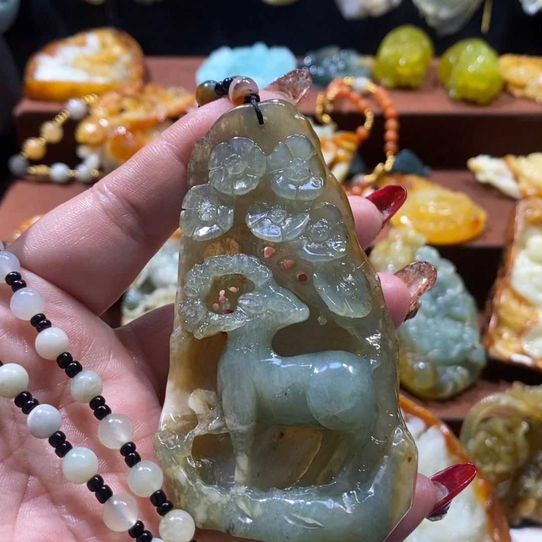 蛇纹石玉颈饰未镶嵌