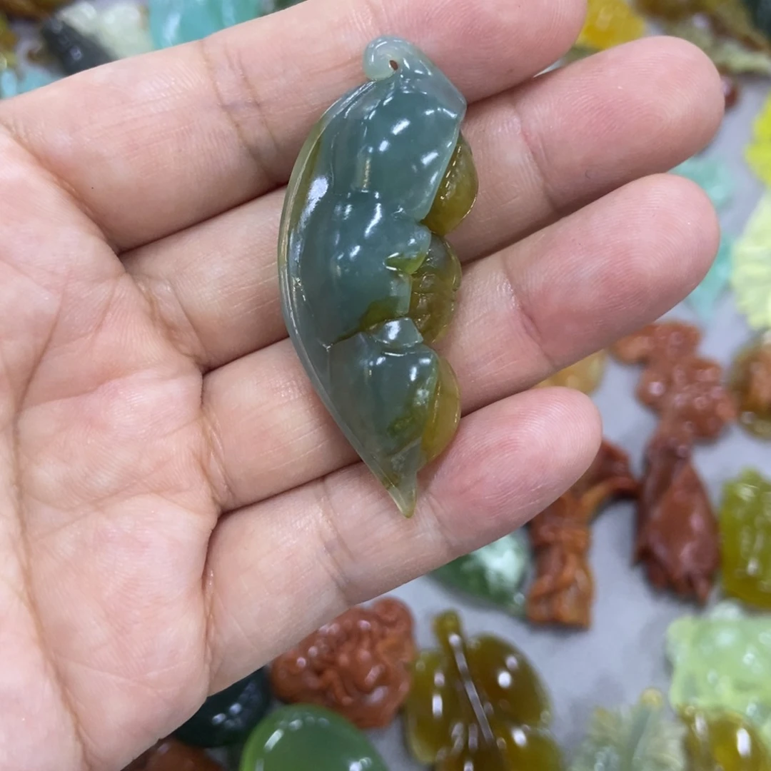 未镶嵌蛇纹石玉挂件三**二