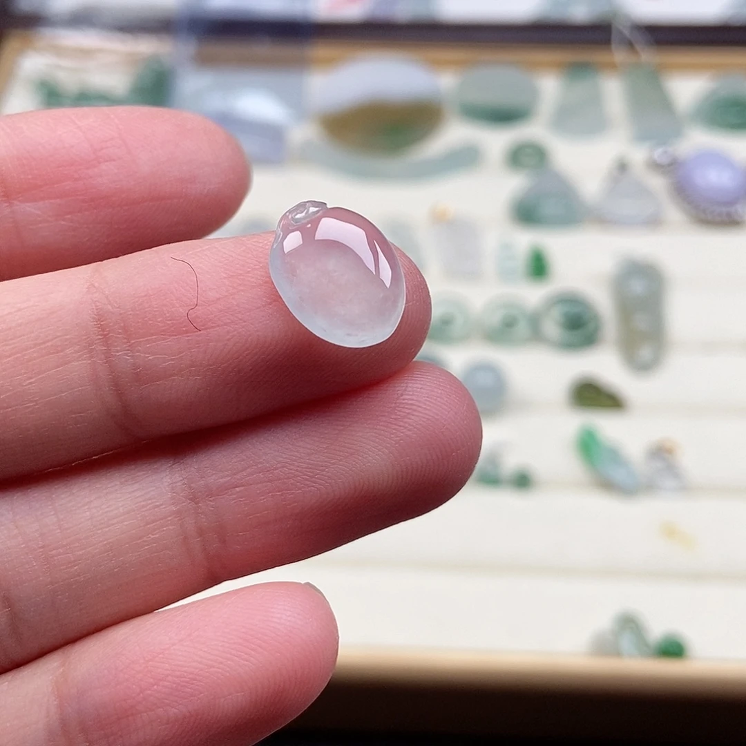 翡翠未镶嵌颈饰高冰桃子