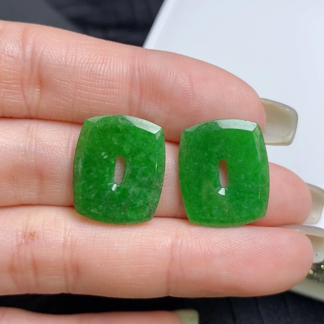 翡翠未镶嵌耳饰福贝