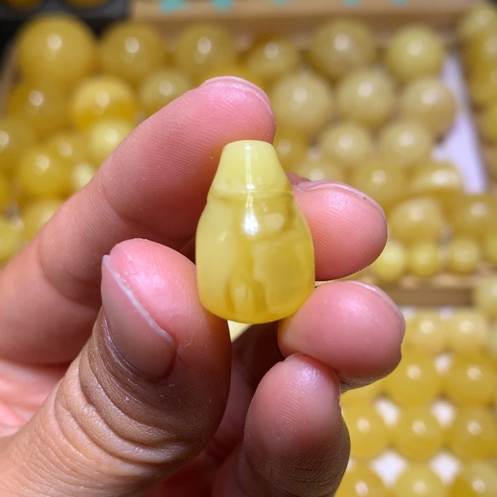 蜜蜡裸石未镶嵌天然俄料黄白溶洞妖花三通12.7