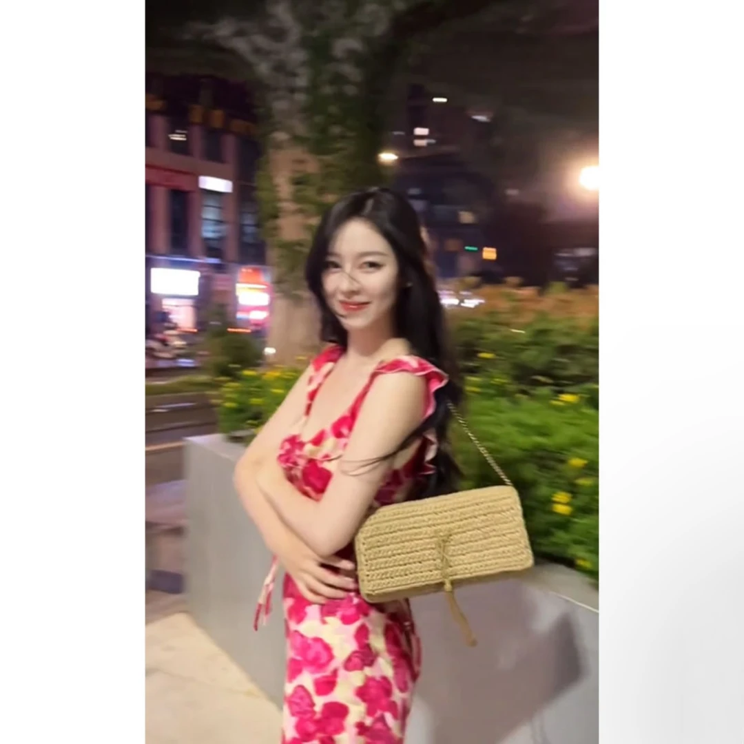 韩系纯欲休闲百搭时尚设计感无袖连衣裙收腰显瘦高级感碎花短裙女