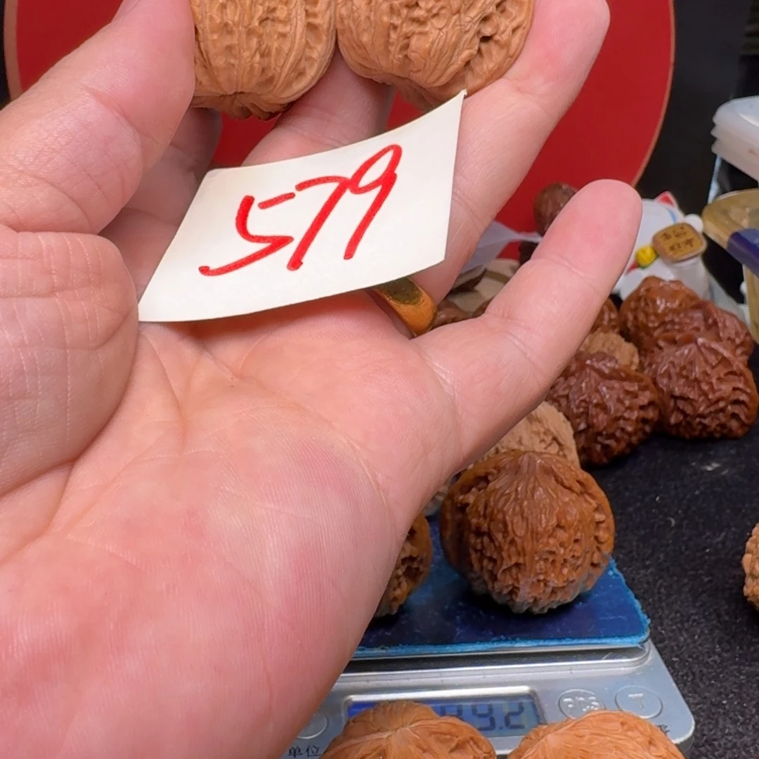 文玩核桃把件小***渣37全品绣球