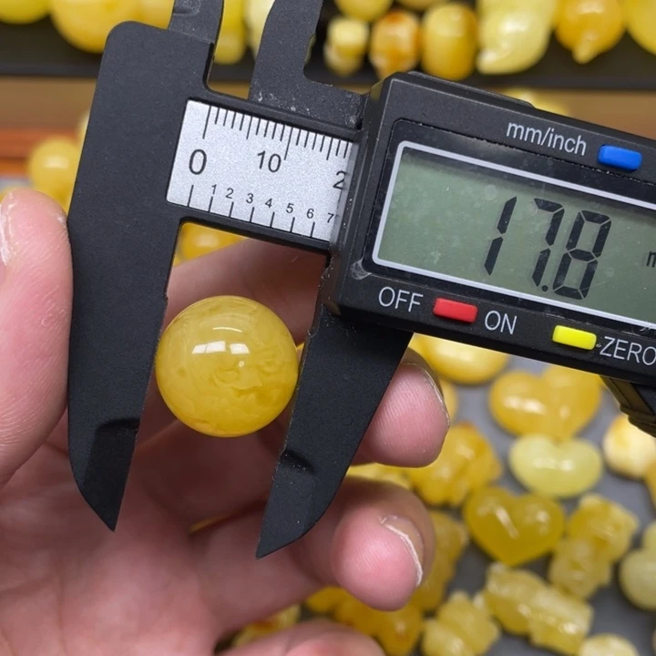 蜜蜡未镶嵌珠宝奇石