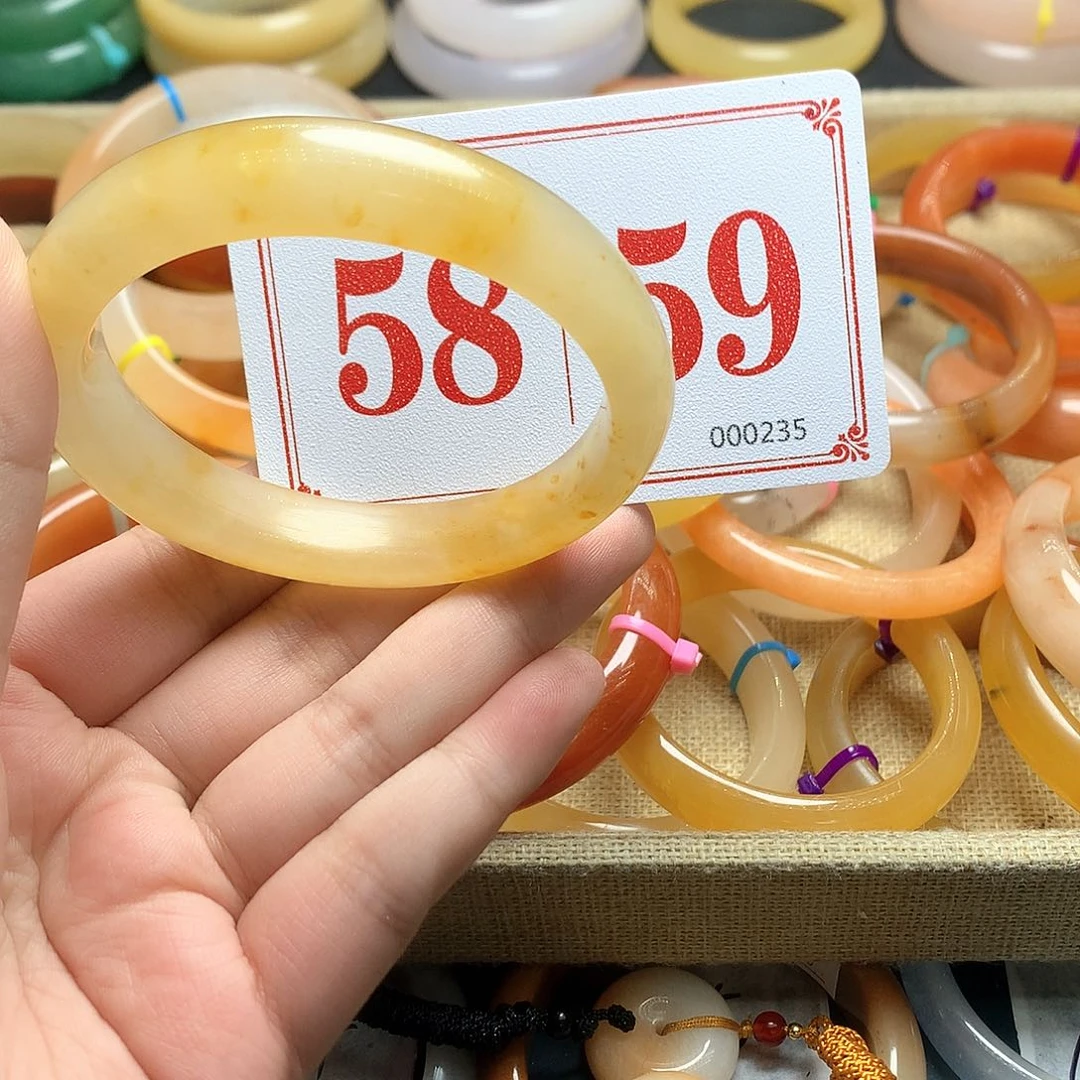 未镶嵌石英质玉（黄龙玉）手镯