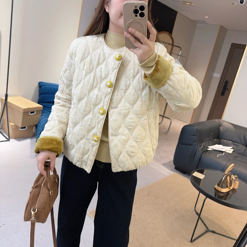 【欧加粒粒】菱格小香风时尚轻奢短外套花朵扣拼色袖口 D25111805