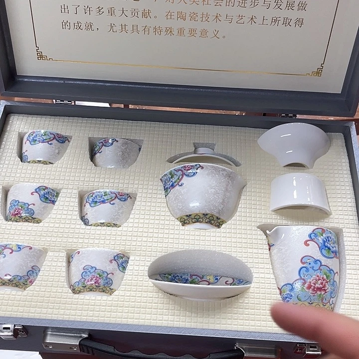 孤品茶具套装等。