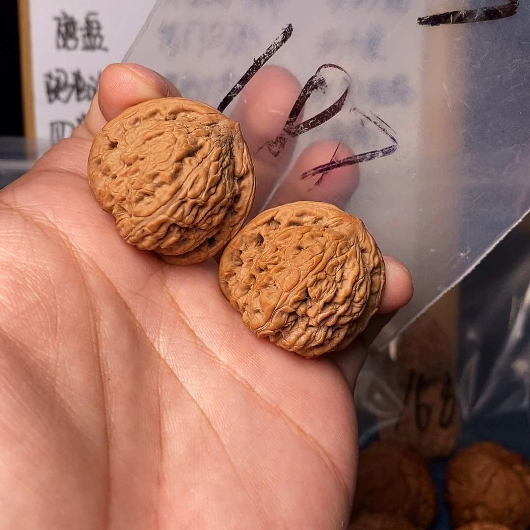 叾***G文玩核桃吊坠红玛瑙