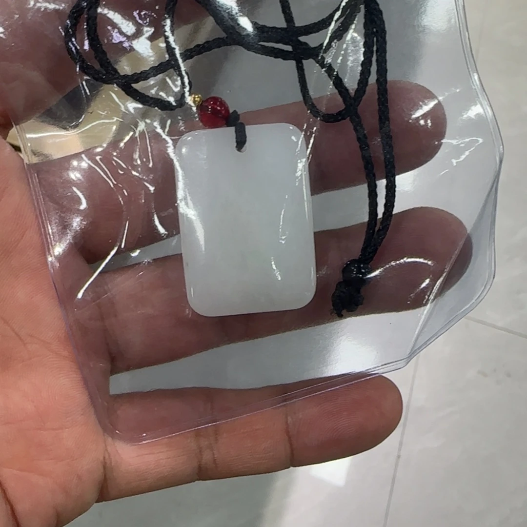 软玉未镶嵌颈饰新疆天山翠无事牌